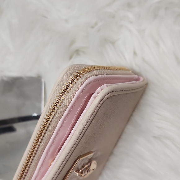 Juicy Couture Exclusive Sandstone Rolling On Multicompartment Bifold Wallet - Picture 4 of 6